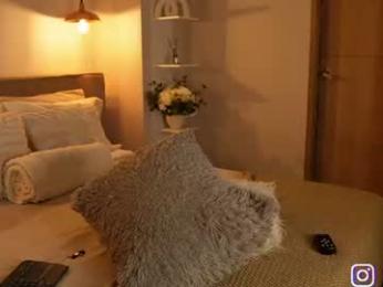 abril_w18 webcam model stream image