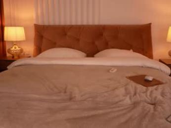 roxy_blue_eyed_ webcam model stream image