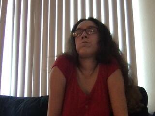 Lucy Allison webcam model stream image