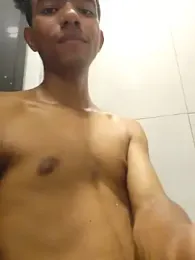 Reynold2608 webcam model stream image