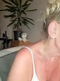 Blond_lady_czech webcam stripchat model stream image