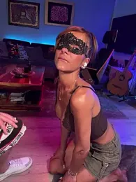 SuuWhite webcam stripchat model stream image
