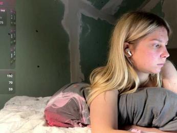 Emilisrose webcam model stream image