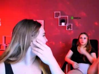 dina_bloom webcam model stream image