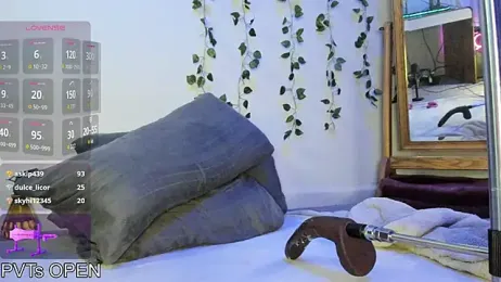 Peaches_N_Kreme webcam model stream image