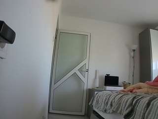 voyeurcam-charmhellen-kitchen webcam model stream image