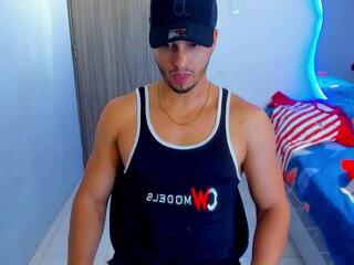 Kris Khalifa webcam model stream image