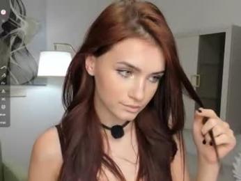 synne_glows webcam model stream image