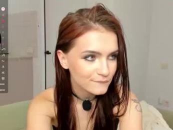 synne_glows webcam model stream image