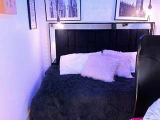 ladyraing webcam model stream image