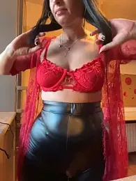 Hotmomcheckk_ webcam model stream image