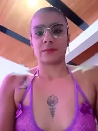 Leslly_ webcam model stream image