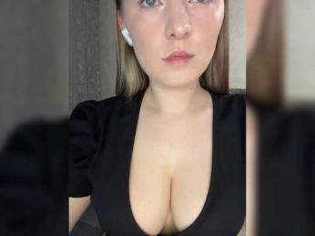 AlinaRay webcam model stream image