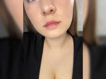 AlinaRay webcam model stream image
