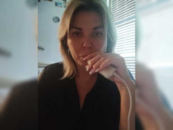 Dyia webcam model stream image