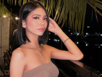 YlianaGivenchy webcam model stream image