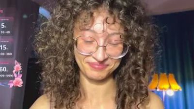 CurlyWinxy webcam model stream image