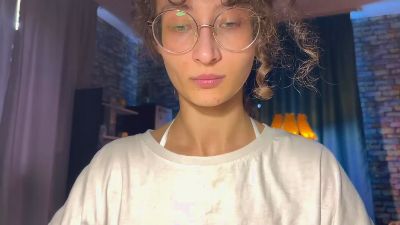CurlyWinxy webcam model stream image