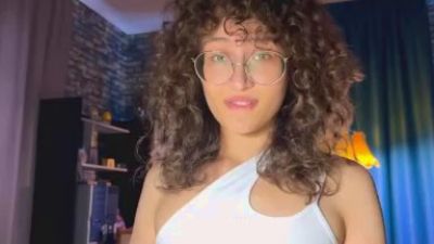 CurlyWinxy webcam model stream image