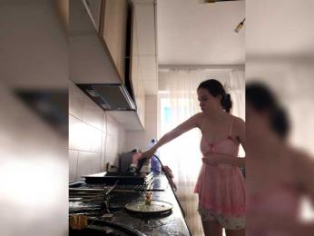LuxeAngel webcam model stream image