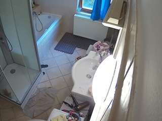 voyeurcam-julmodels-bath-2nd-2 webcam model stream image