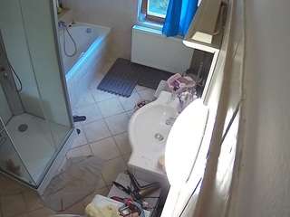 voyeurcam-julmodels-bath-2nd-2 webcam model stream image