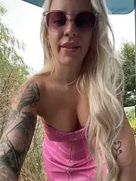 June695_ webcam model stream image