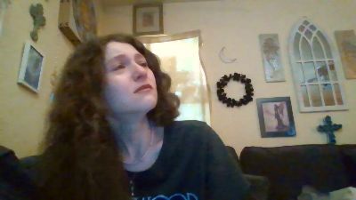 QueenCrimson webcam model stream image