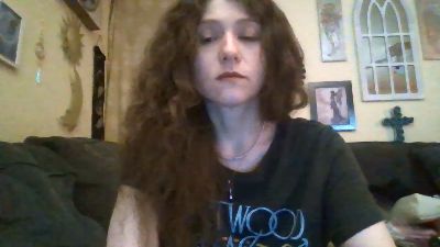 QueenCrimson webcam cam4 model stream image