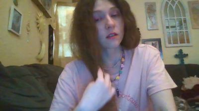 QueenCrimson webcam cam4 model stream image