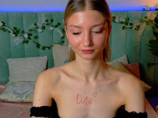 Polina Hart webcam model stream image