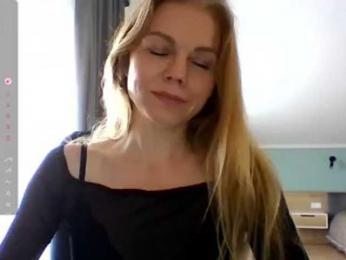 BlondaTina webcam model stream image