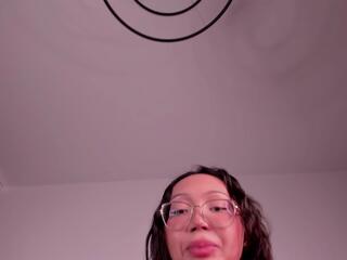 Naomi Asian webcam model stream image