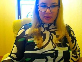 AvaQueen webcam model stream image