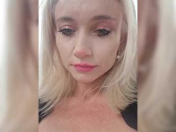 AlinaLoves webcam model stream image