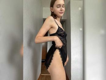 Lola-2 webcam model stream image