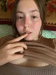 SweetyCute7 webcam model stream image