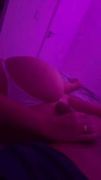 Reinacaliente webcam model stream image