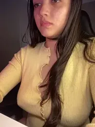 MisFrekcles_ webcam model stream image