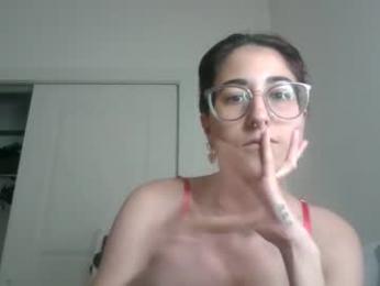 raiyvyn webcam model stream image