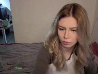 eumomino webcam chaturbate model stream image