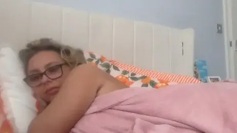 petitelucyXoxx webcam model stream image