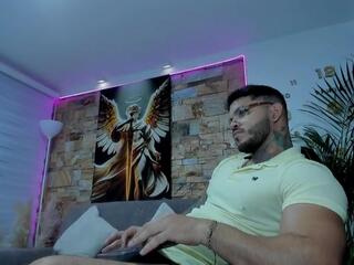 Axel Crow webcam model stream image