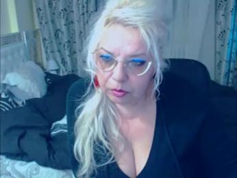 SonyaHotMilf webcam model stream image