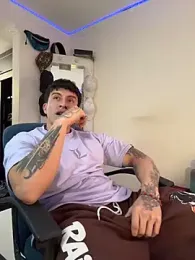 strongboy_ webcam model stream image