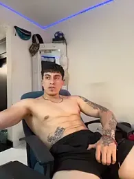 strongboy_ webcam model stream image