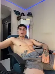 strongboy_ webcam model stream image