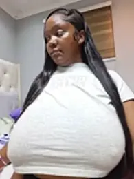 Thasha8 webcam model stream image