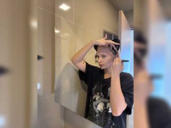 AstridMoss webcam model stream image