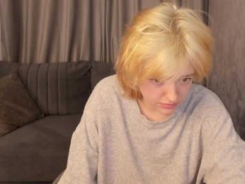LunaaBee webcam model stream image